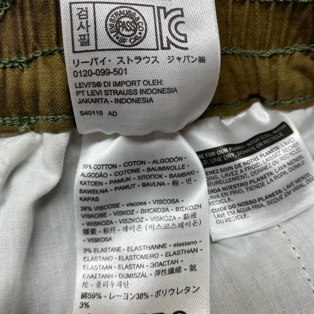 Levi Women Green Camo Joggers Sz M Zippers at ankles - Picture 6 of 7